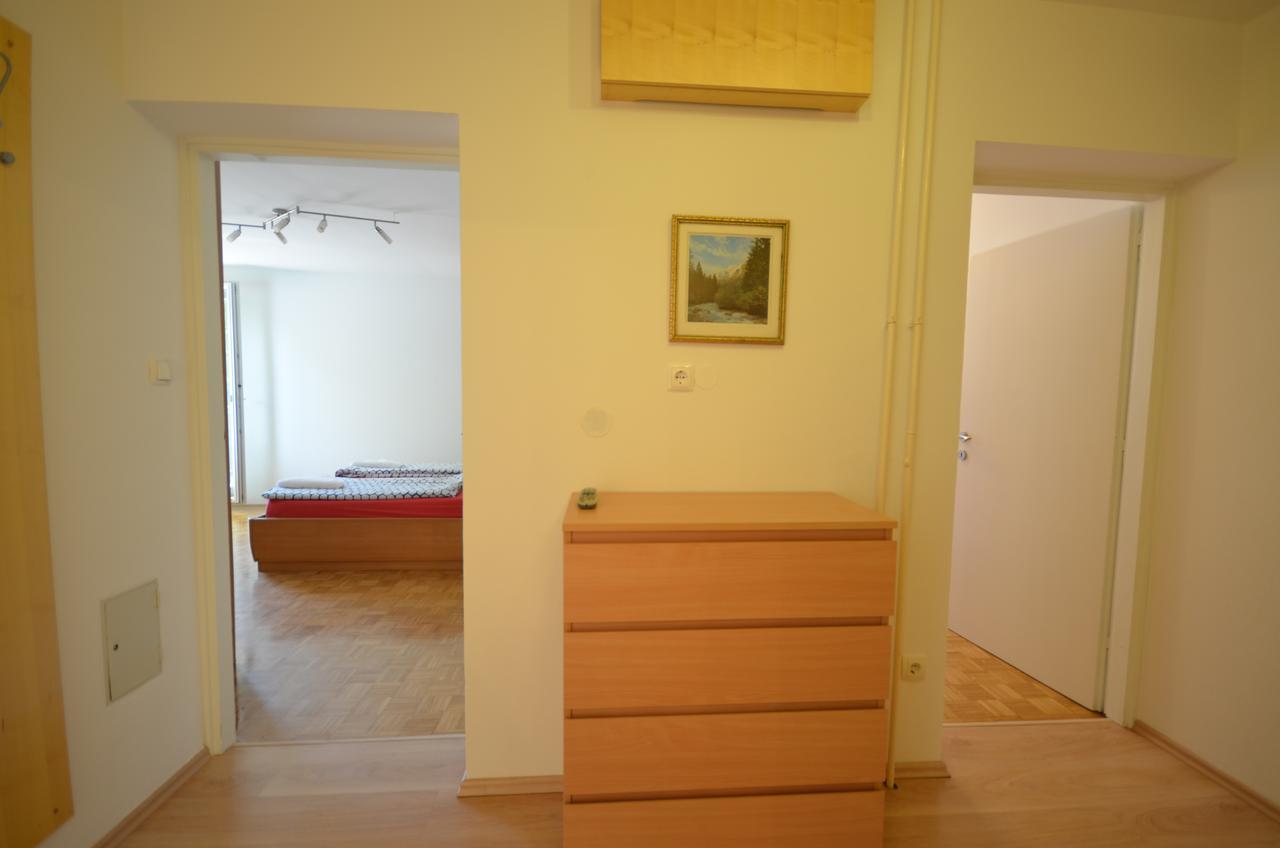 Apartment Near The Train Station ลูบลิยานา ภายนอก รูปภาพ