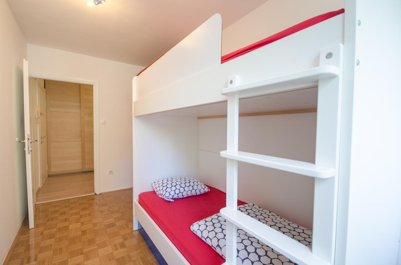 Apartment Near The Train Station ลูบลิยานา ภายนอก รูปภาพ