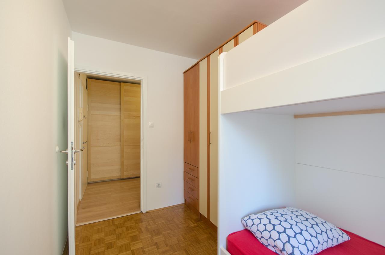 Apartment Near The Train Station ลูบลิยานา ภายนอก รูปภาพ