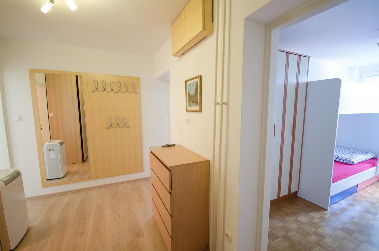 Apartment Near The Train Station ลูบลิยานา ภายนอก รูปภาพ