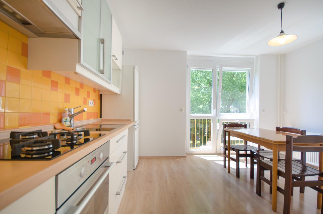 Apartment Near The Train Station ลูบลิยานา ภายนอก รูปภาพ